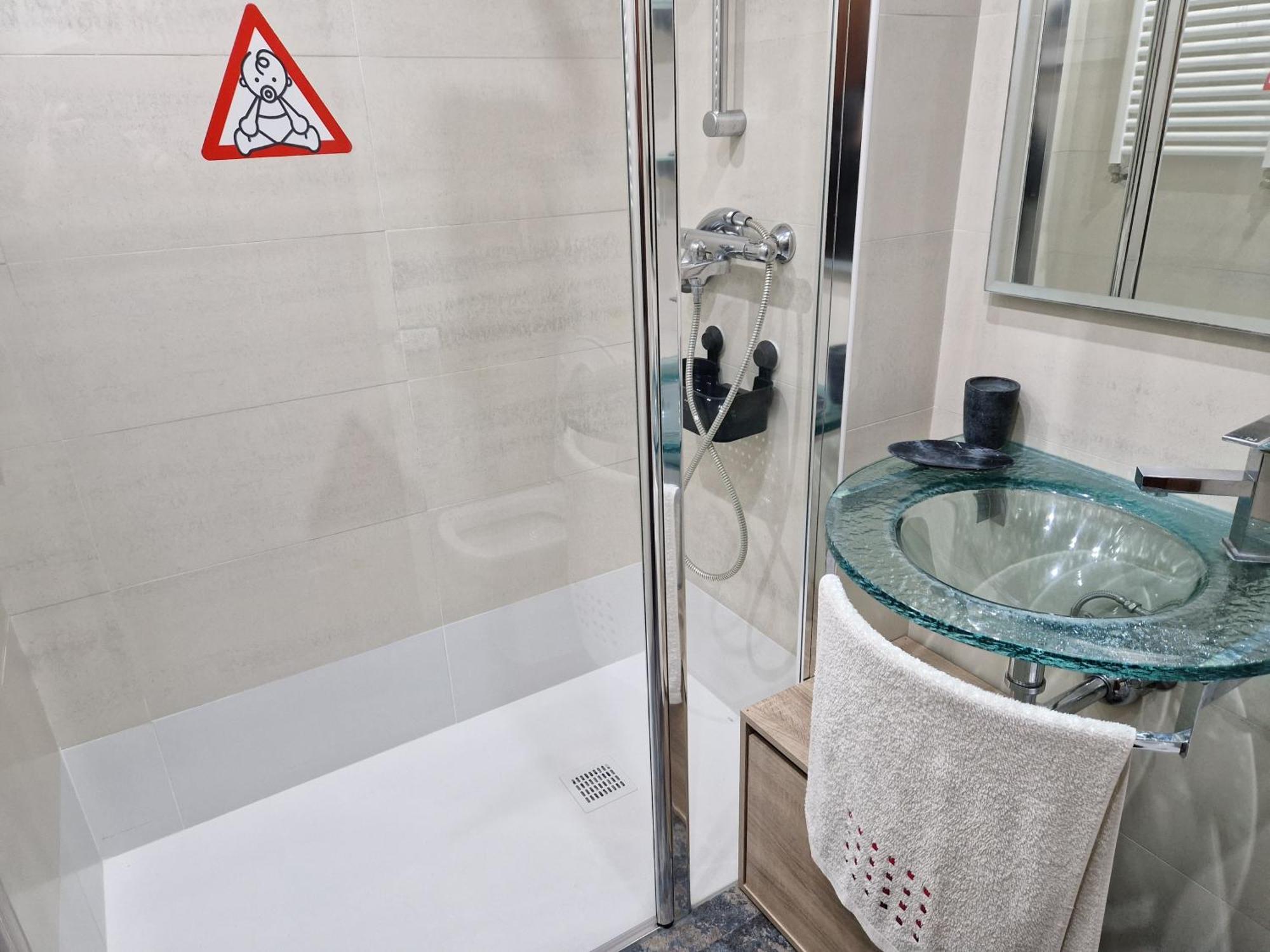 Apartamentos Zarautz Playa, Con Piscina Y Garaje Exterior photo